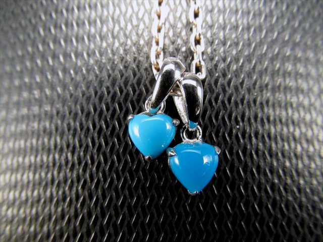 ターコイズペンダントトップ ハート サイズ約5mm 1個売り 爽やかな空色 ターコイズの最高峰 アリゾナの青い宝石 Silver925