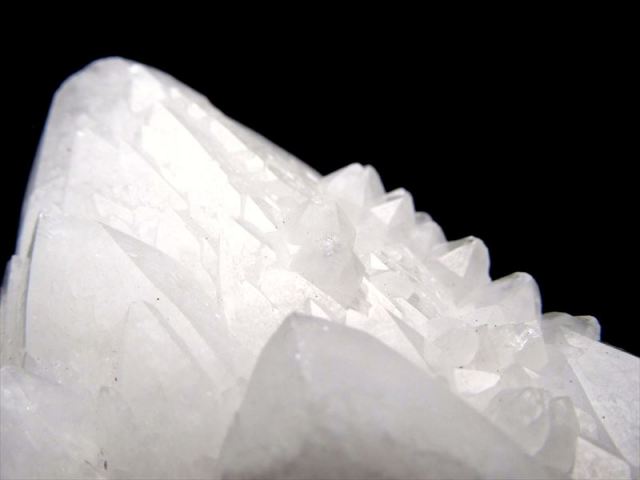 1個売り 龍鱗タイプ チベット産 ヒマラヤ水晶 クラスター 重さ約80g