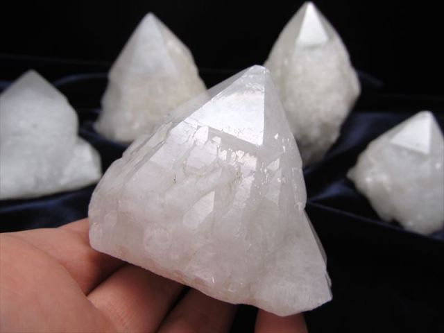 1個売り 龍鱗タイプ チベット産 ヒマラヤ水晶 クラスター 重さ約100g-120g 重厚感のあるパワフルなクラスター チベット産 パワーストーン 天然石
