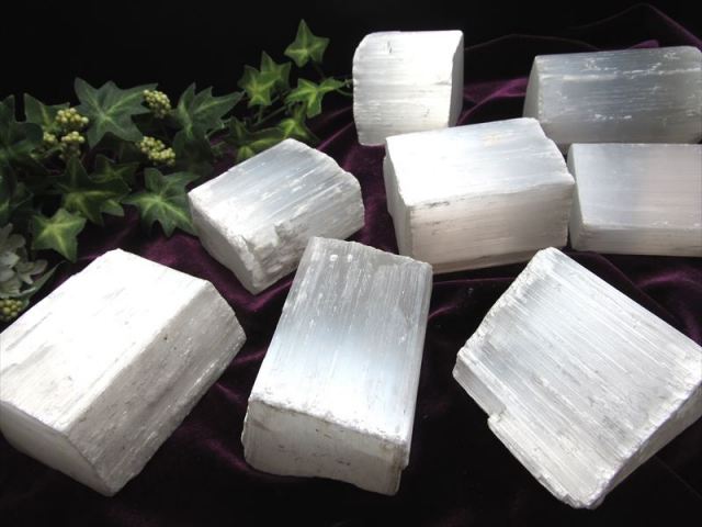 ★特選四石★強力な浄化作用♡【４本セット☆ナチュラルセレナイト♢原石ワンド】❤ セレナイト浄化四角皿(ﾓﾛｯｺ): 『岩座(いわくら)』公式通販