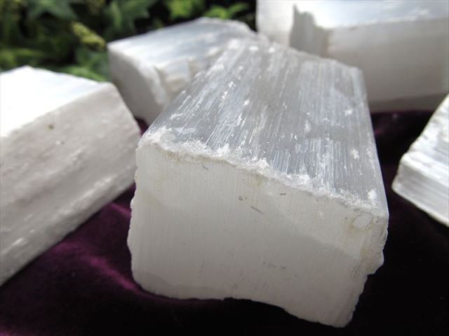1個売り ナチュラルセレナイト 原石 重さ約400g-450g ブロック形状も