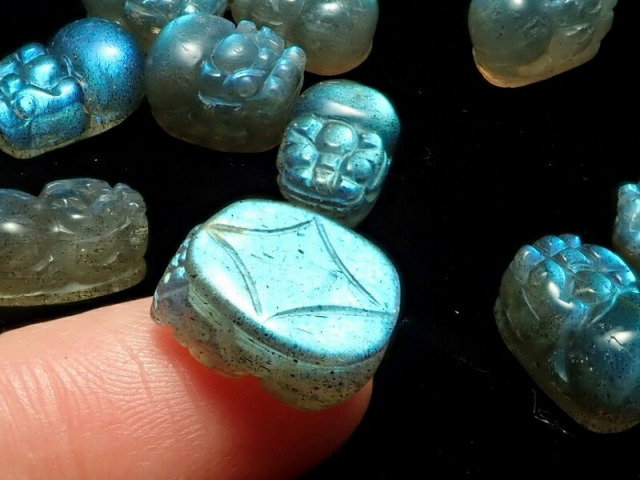 ブルーシラー ラブラドライト ヒキュウ 貔貅 タンブル 重さ1.5-2.0g