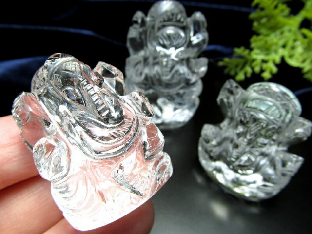 5A ヒマラヤ産天然水晶 ガネーシャ彫り置物 重さ約40g-60g あらゆる障害を除去して成功に導く守り神 1点物 超透明 ガネーシャ ヒマラヤ水晶