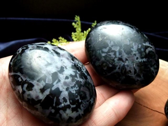 1個売り インディゴガブロ 磨きタンブル 約60g-80g 魔法使いマーリンの石 斑糲岩 はんれいがん マダガスカル産 パワーストーン 天然石