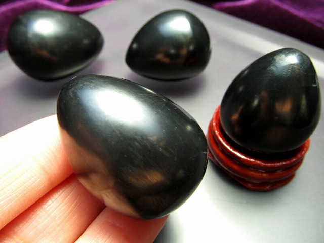シュンガイト シュンガ石 エッグタンブル 縦約3.6cm×幅約2.6cm 地球上で唯一の天然フラーレンを含む希少鉱物 たまご型デザイン カレリア共和国産