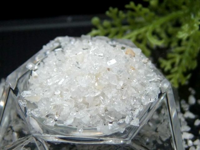 まるで星の砂 極小 水晶ダブルポイント&カルサイト結晶詰め合わせ 100