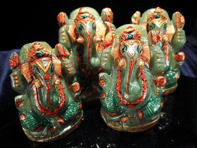 アベンチュリン ガネーシャ彫り置物 約220g-240g 1個売り 豪華22金カラー彩色 夢を叶える象 悩みや不安からの解放 極上手彫り インド産