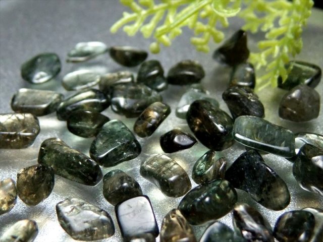 激レア 流通量極少 コーネルピン コルネルップ石 さざれ 50g 粒サイズ5mm-14mm 才能 能力の活性化する石 スリランカ産 2026年1月入荷の品質に画像追加。