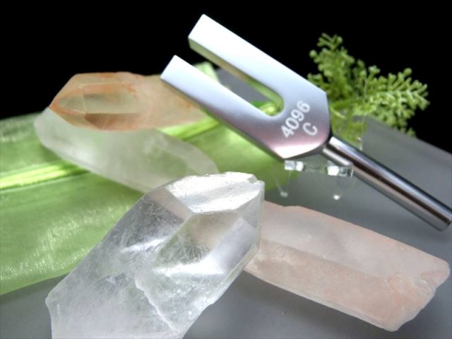 安定感抜群の持ちやすい大きめポイント付き マダガスカル産 水晶