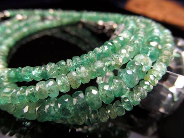 エメラルド ボタンカット ワイヤーブレスレット 約2mm-3mm Sサイズ 目を奪うような濃緑 Silver925 世界4大宝石 ハイクオリティワイヤーブレスレット 翠玉