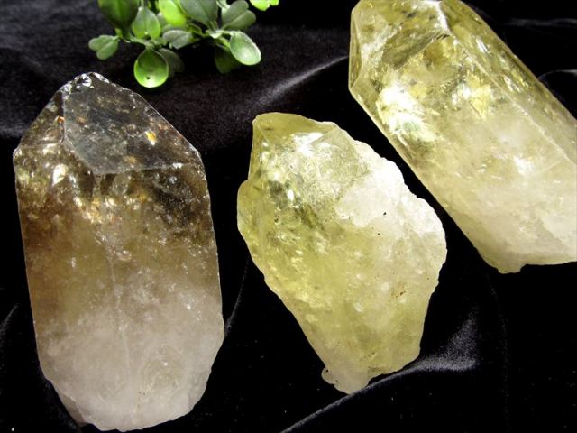 原石切り出し 1個売り シトリン ラフ 結晶ポイント 原石 ナチュラルタイプ 重さ200g-250g ファントム入り虹入りも 自然の力強さ感じる ラフ原石