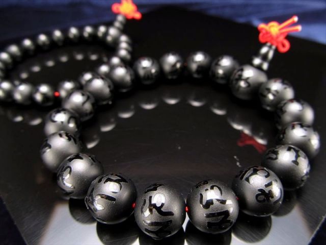 主玉14mm フロスト ブラックオニキス梵字彫り念珠ブレスレット 主玉14mm×14珠前後 親玉14mm 厄除け・良運を呼び健康長寿をもたらす ブラジル産