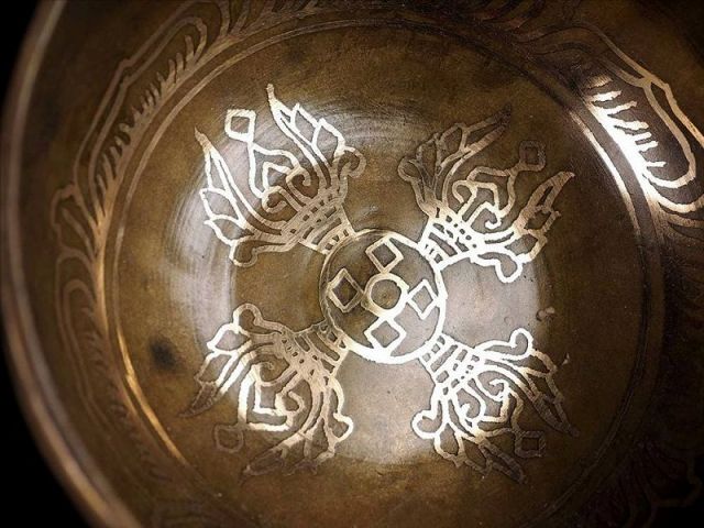 六字真言刻印 金属製シンギングボウル【瞑想鈴】 六字真言刻印 金属製シンギングボウル【瞑想鈴】