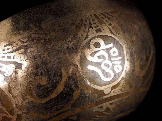 六字真言刻印 金属製シンギングボウル【瞑想鈴】 六字真言刻印 金属製シンギングボウル【瞑想鈴】