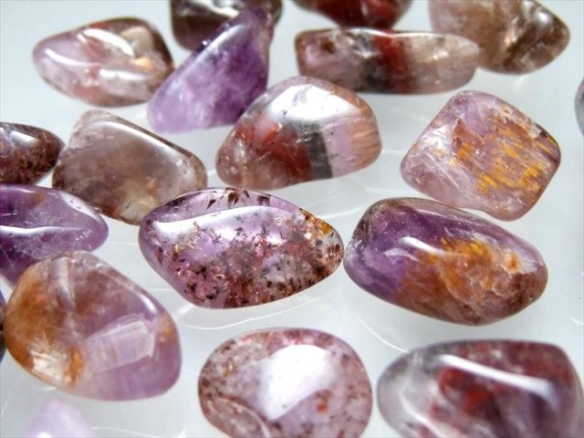 本気のスーパーセブン スーパーセブン 大粒さざれ タンブルサイズも 50g 多鉱物を閉じ込めた水晶 浄化用 粒の大きさ 約7ミリ-17ミリ ngt パワーストーン