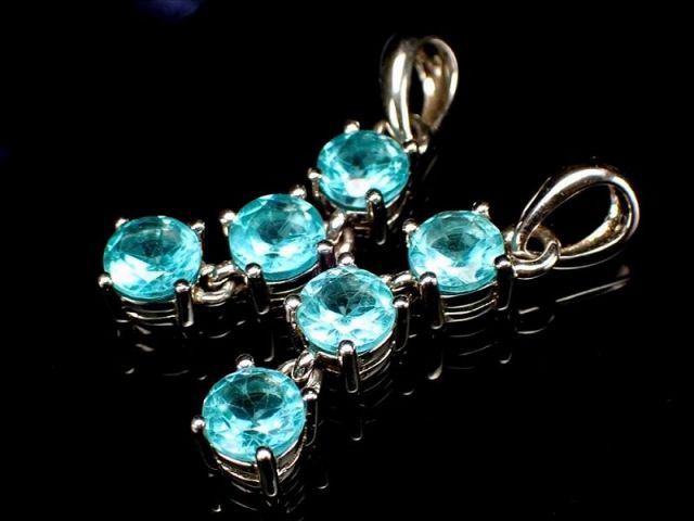 極上5A 宝石質 スカイブルーアパタイト ペンダントトップ ラウンドカット 全長約18mm 石サイズ縦約4.5mm 豪華3石連結タイプ 絆を強める石 SILVER925