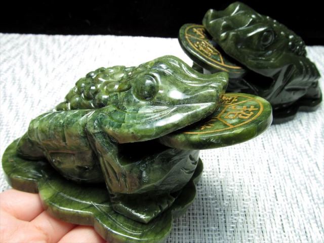 翡翠 カエルの彫刻 約10cm 翡翠 カエルの彫刻 約10cm