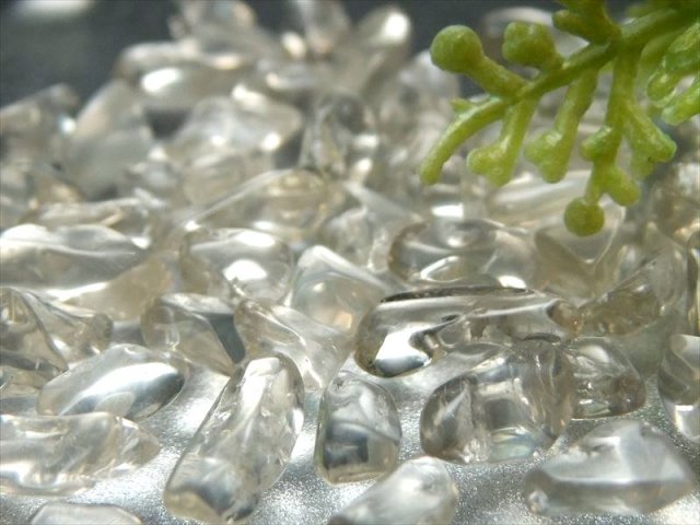 希少 極上 透明アンデシン さざれ 100g 粒の大きさ 約4ミリ-15ミリ 