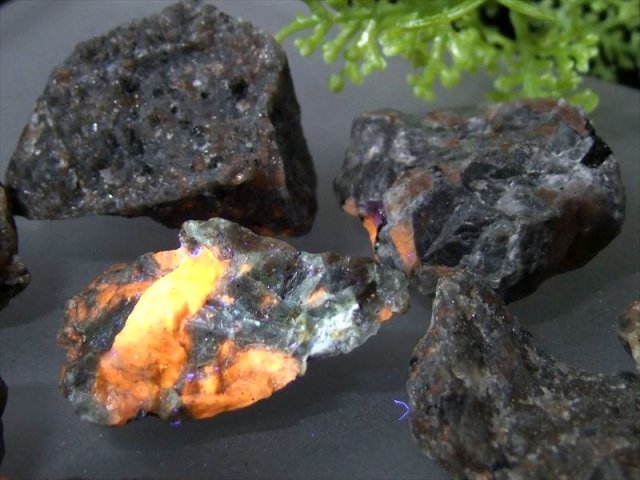 セット売り ユーパーライト 原石 詰合せ 1袋約100g ブラック