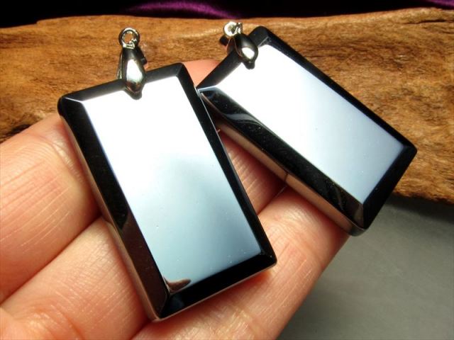 テラヘルツ鉱石 長方形プレートタイプ ペンダントトップ 縦約35mm 1個売り つやつや光沢 話題の 高純度 テラヘルツ 鉱石 2026年 検査機関にて検査済み