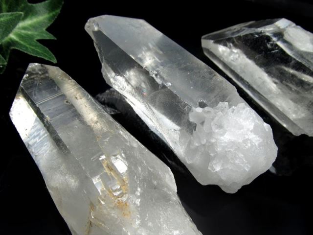 現地画像あり マダガスカル産 水晶 単結晶 重さ40g-55g 1個売り 両錐水晶 ダブルポイント 虹入り 貫入りも マダガスカル産 2023年3月入荷の画像有り