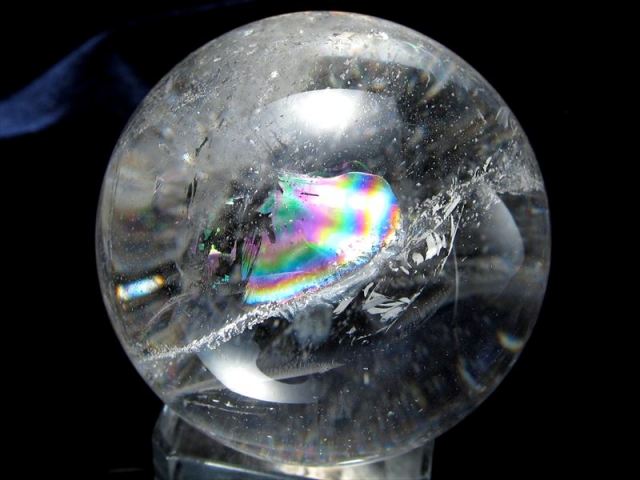 超透明 虹入り ヒマラヤ産天然水晶 丸玉 台座付き 直径約37mm 重さ70g
