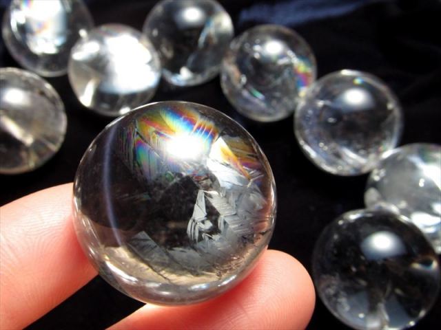 くっきり虹入り 虹入り 天然水晶 丸玉 人工虹 直径24mm-26mm すべての