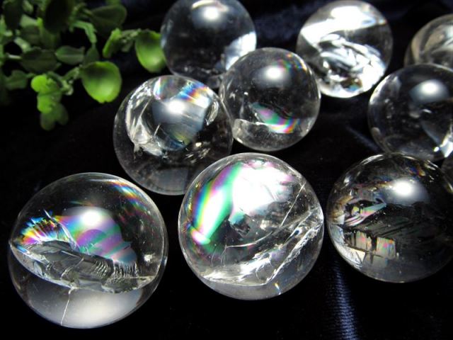 くっきり虹入り 虹入り 天然水晶 丸玉 人工虹 直径24mm-26mm すべての