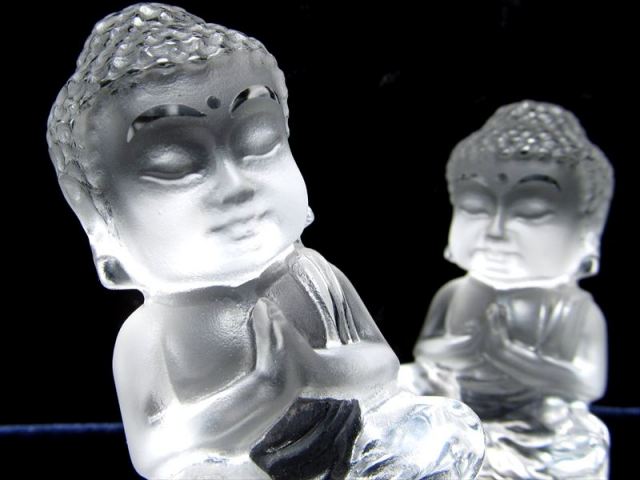 選べる台座2種類 天然水晶 ミニ大仏くん 彫刻置物 高さ35mm-45mm前後 すべての浄化と純粋さを象徴する石 坐像 ざぞう 阿弥陀如来像 木製彫り台座