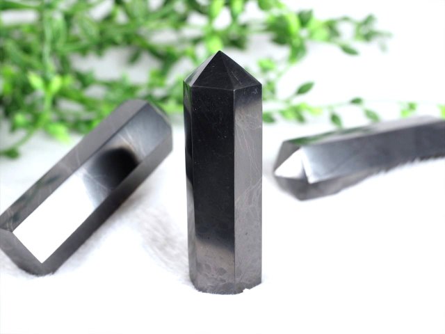 シュンガイト シュンガ石 ポイント サイズ約5-5.5cm 地球上で唯一の天然フラーレンを含む希少鉱物 カレリア共和国産 パワーストーン 天然石