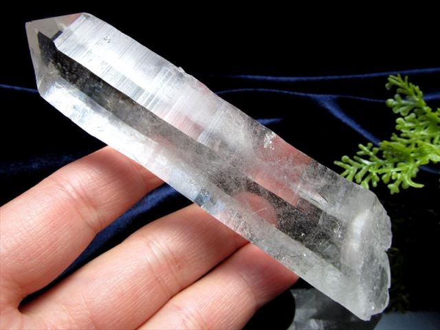 激レア セルフヒールド有り サインジ渓谷産 ヒマラヤ水晶レーザークォーツ 重さ約96g 最大幅106mm ギャランティカード付き 『地球最後の秘境』レーザーワンド