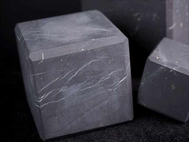 艶なしマットタイプ Mサイズシュンガイト シュンガ石 キューブ 幅約4cm