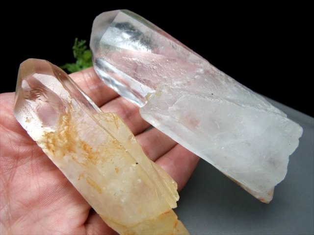 安定感抜群の持ちやすい大きめポイント付き マダガスカル産 水晶