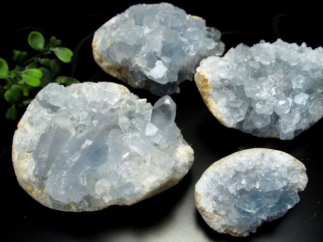 天使の石 セレスタイト 原石 1個売り 250g-300g 清浄、博愛、休息の象徴 極上天然石 天青石 透明感のある空色 マダガスカル産