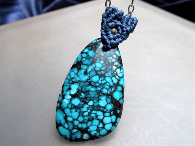 ターコイズ　スパイダーウェイブ 4A 天然無着色 スパイダーウェブターコイズ ペンダントトップ 石縦約