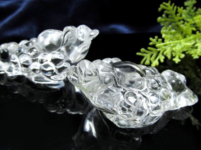 超透明 天然水晶 銭蛙（三本脚のカエル）彫刻置物 1個売り 幅約