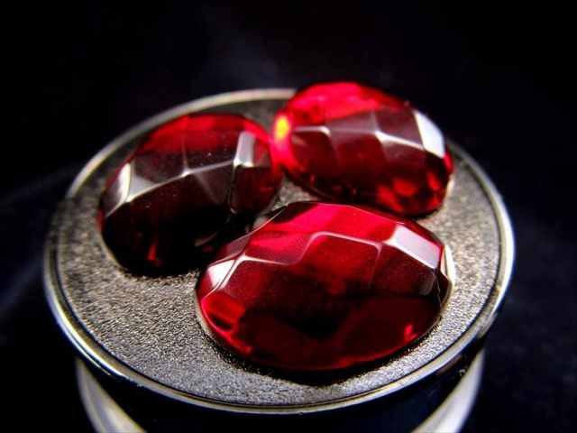 極上5A ルビーレッドアンバー ルース カボション オーバルカット型 縦約17.5mm-18mm 愛を願う女神の涙 天然琥珀 バルト海産 パワーストーン 天然石