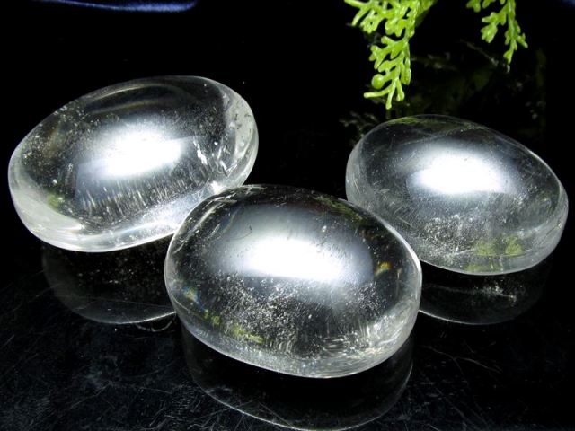 超透明 天然水晶ポリッシュタンブル 握り石 3個セット 重さの合計93g つやつや 磨き石 つるつるホットストーン 純粋と浄化を象徴する万能パワーストーン