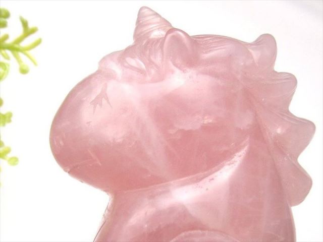 ローズクォーツ ぷっくりユニコーン 彫り 高さ約50mm 重さ50g-60g前後
