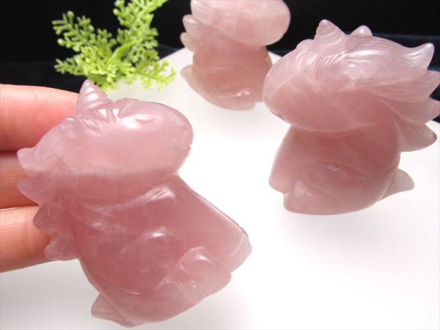 ローズクォーツ ぷっくりユニコーン 彫り 高さ約50mm 重さ50g-60g前後