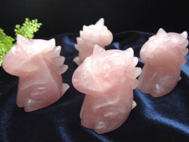 ローズクォーツ ぷっくりユニコーン 彫り 高さ約50mm 重さ50g-60g前後