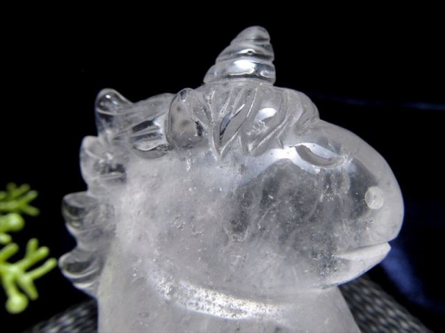 水晶 ぷっくりユニコーン 彫り 高さ約50mm 重さ50g-70g前後 1個売り