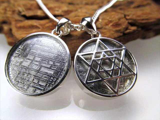 激安宣言 メタトロン・キューブ ギベオンペンダントトップ シルバーカラー Mサイズ 縦約20mm 1個売り SILVER925 メテオライト 隕石 ナミビア・ハルダブ州産