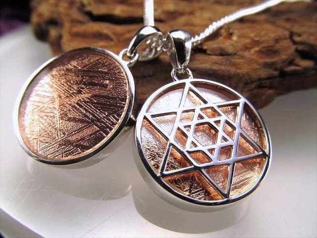 激安宣言 メタトロン・キューブ ギベオンペンダントトップ ピンクゴールドカラー Mサイズ 縦約20mm 1個売り SILVER925 メテオライト 隕石