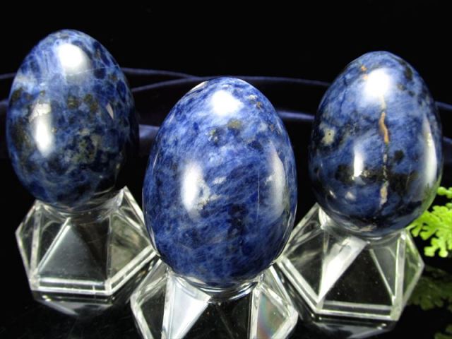 極上濃厚発色 ディープソーダライト エッグ 卵型 置物 1個売り サイズ 約50mm 重さ80-85g前後 つやつや光沢のある濃色ディープブルー