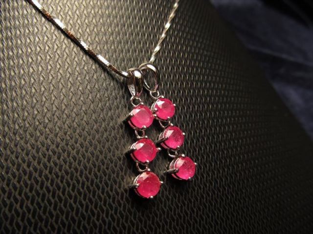 特価品　14K ルビー　ペンダントトップ 最高級5A 3連 ルビー ペンダントトップ ラウンドカット 約5mm×3石使用