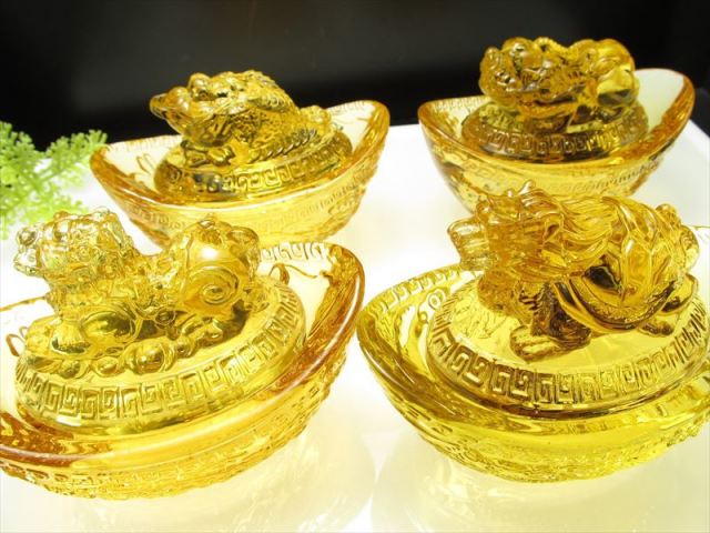 選べる4種類 1個売り 金運カラー ゴールドカラー 蓋つき 元宝系 置物 サイズ幅約9.8cm 金運UP 彩色美しいガラス製