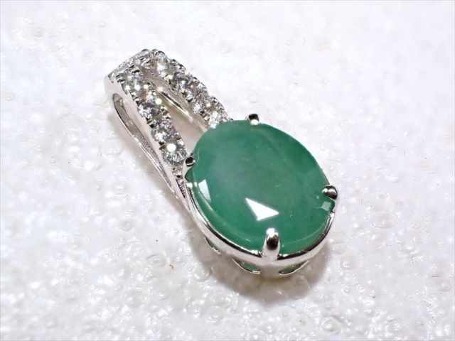 3A+ 濃厚グリーンエメラルド ペンダントトップ オーバルカット 石サイズ約9mm 叡智の象徴 世界四大宝石の一つ 恋愛成就のお守り コロンビア産