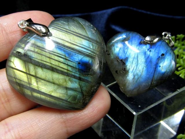 3A ラブラドライト ハート型 ペンダントトップ 重さ約5g-10g 1個売り ブルーシラー レインボーシラー ゴールドシラー マダガスカル産 2023年7月入荷の画像あり