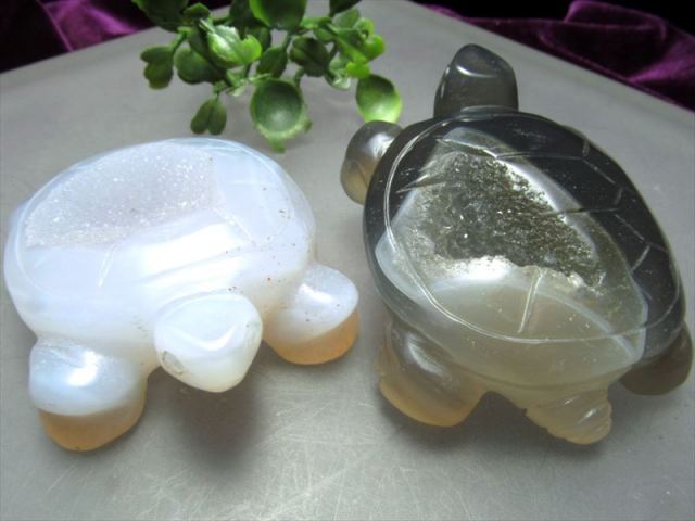 工芸品　美術品  置物  天然石 瑪瑙石 雕刻「亀」 福運をもたらす笑顔の石 笑口メノウ カメ 彫刻置物 最大幅約50mm